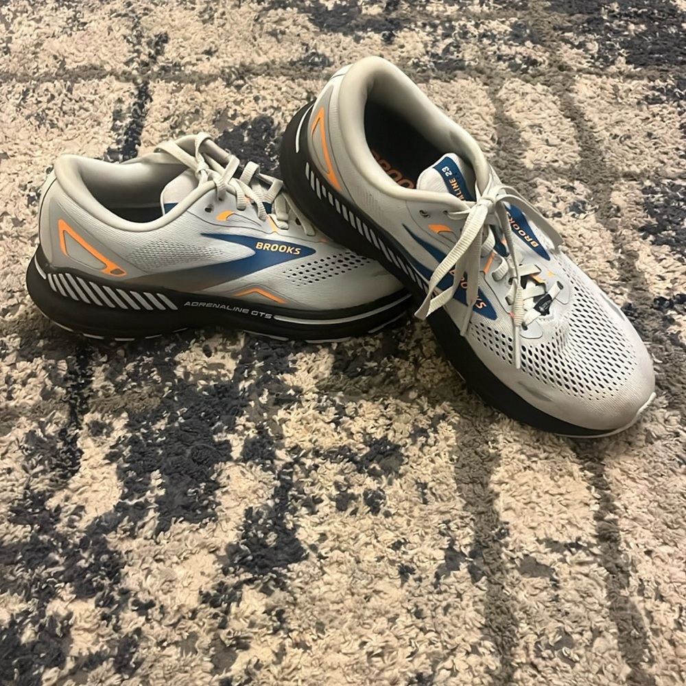 Brooks Adrenaline size 9.5